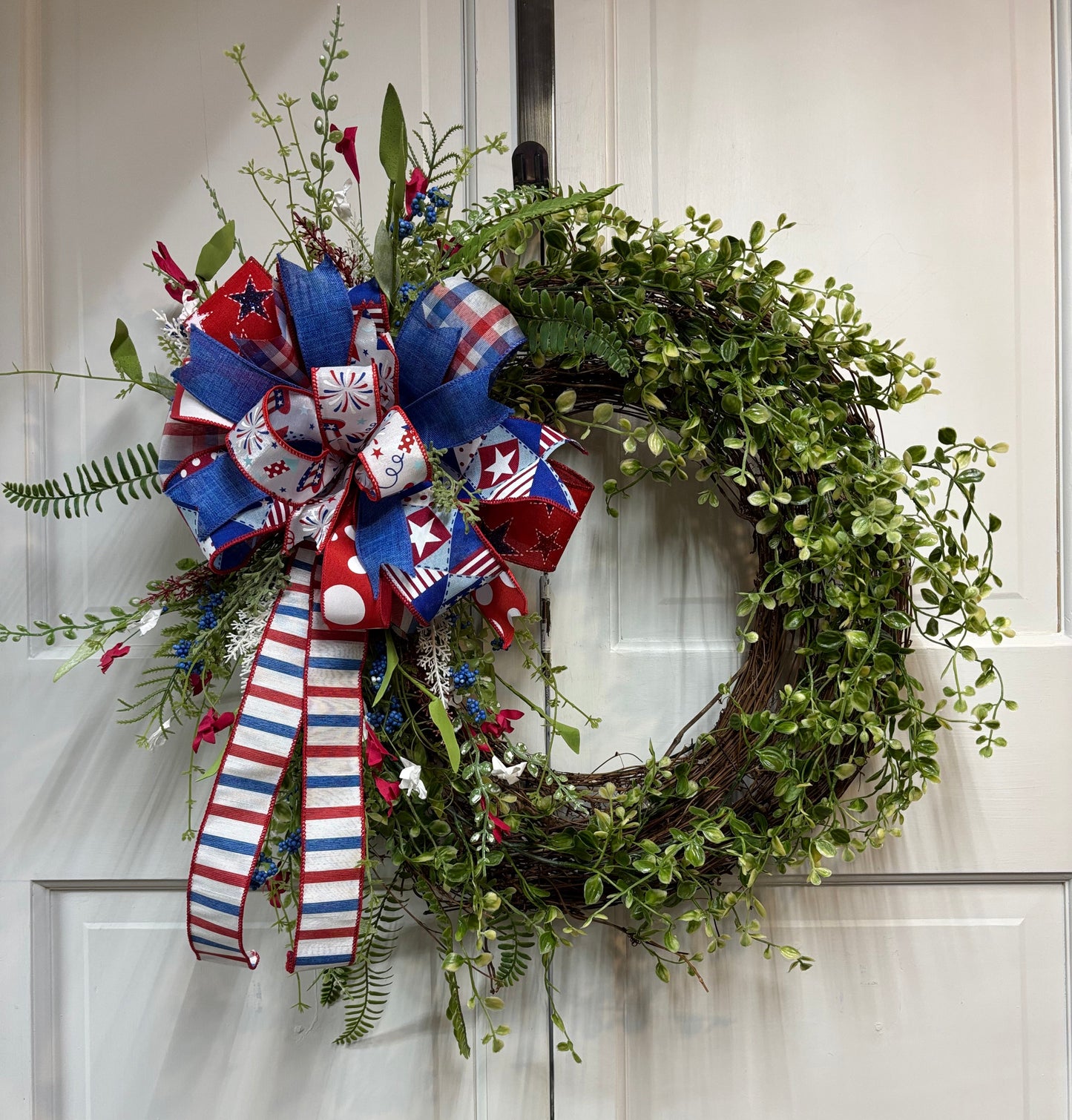 18" Red White Blue Grapevine Patriotic Greenery Wreath